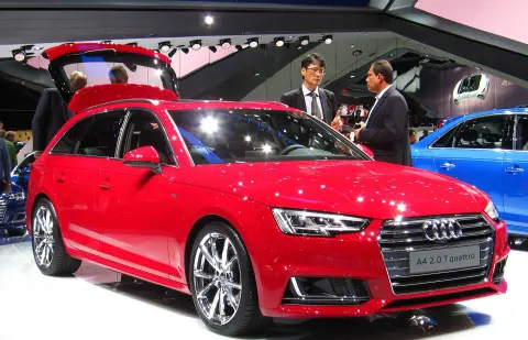 Audi A4 40 TFSI S tronic – Radom
