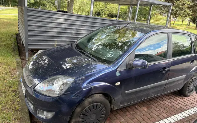 Sprzedam Forda Fiestę Mk5, 2005 r., wersja Ghia, 5 drzwi. — zdjęcie 1 z 3