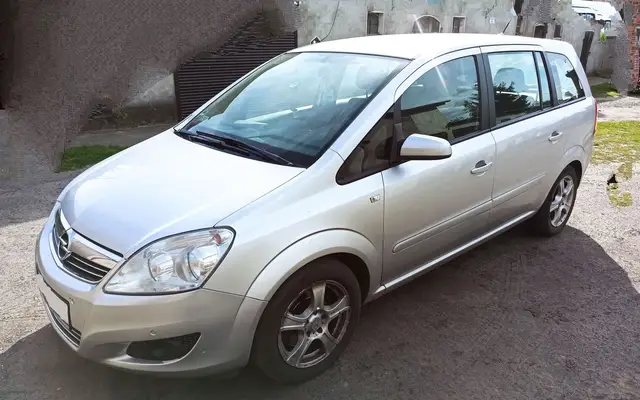 Opel Zafira 2008 r. — zdjęcie 1 z 3