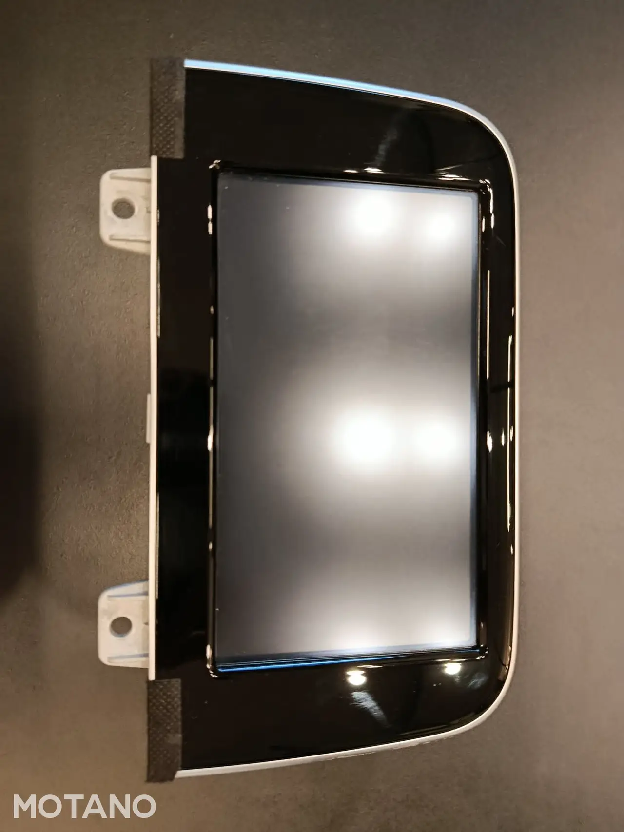 Kia Stinger Monitor/Wyświetlacz orginał 96525-J5400FHV w świetnym stanie. — zdjęcie 1 z 5